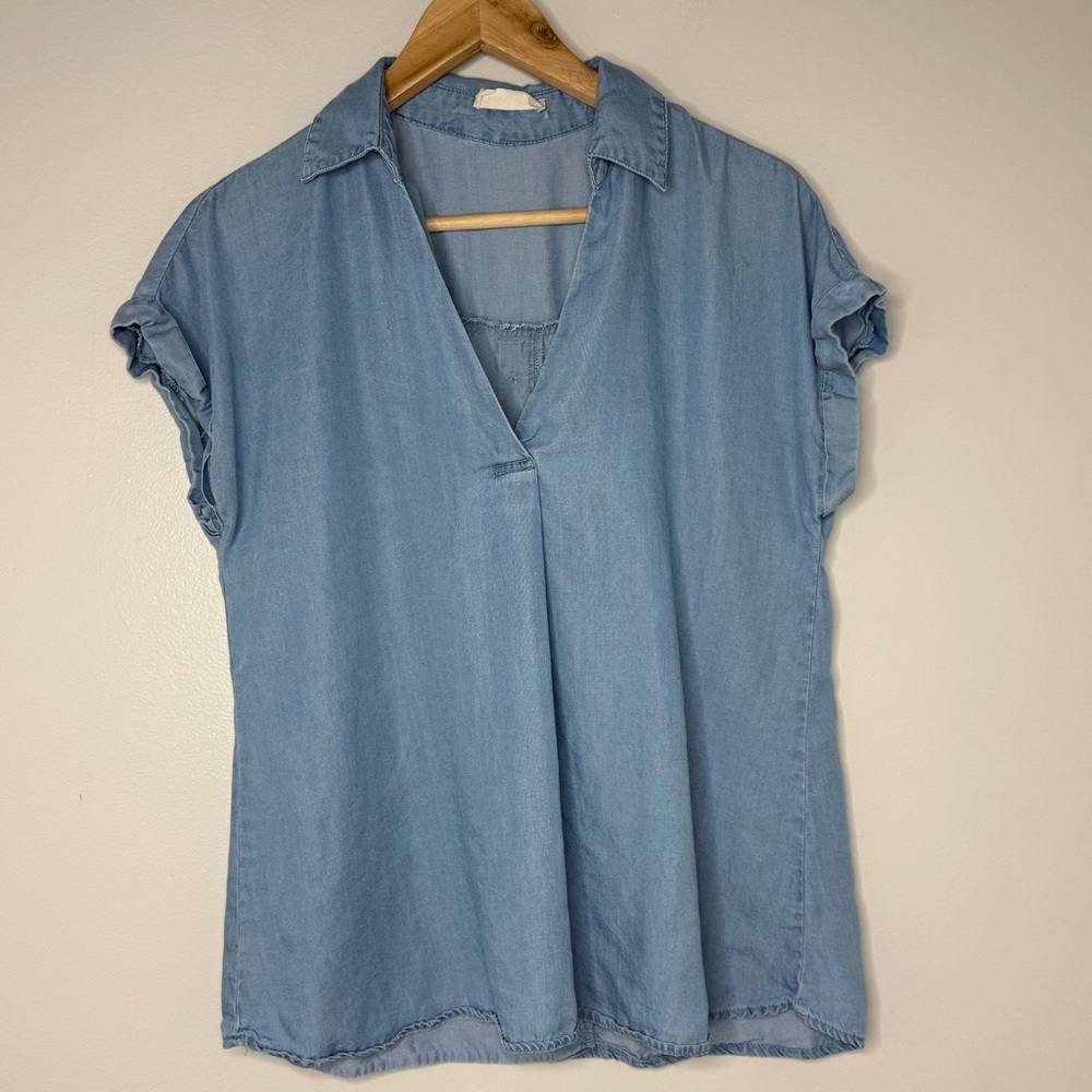 Altar’d State Women’s Size Medium Faux Blue Denim V Neck Blouse with Button Back